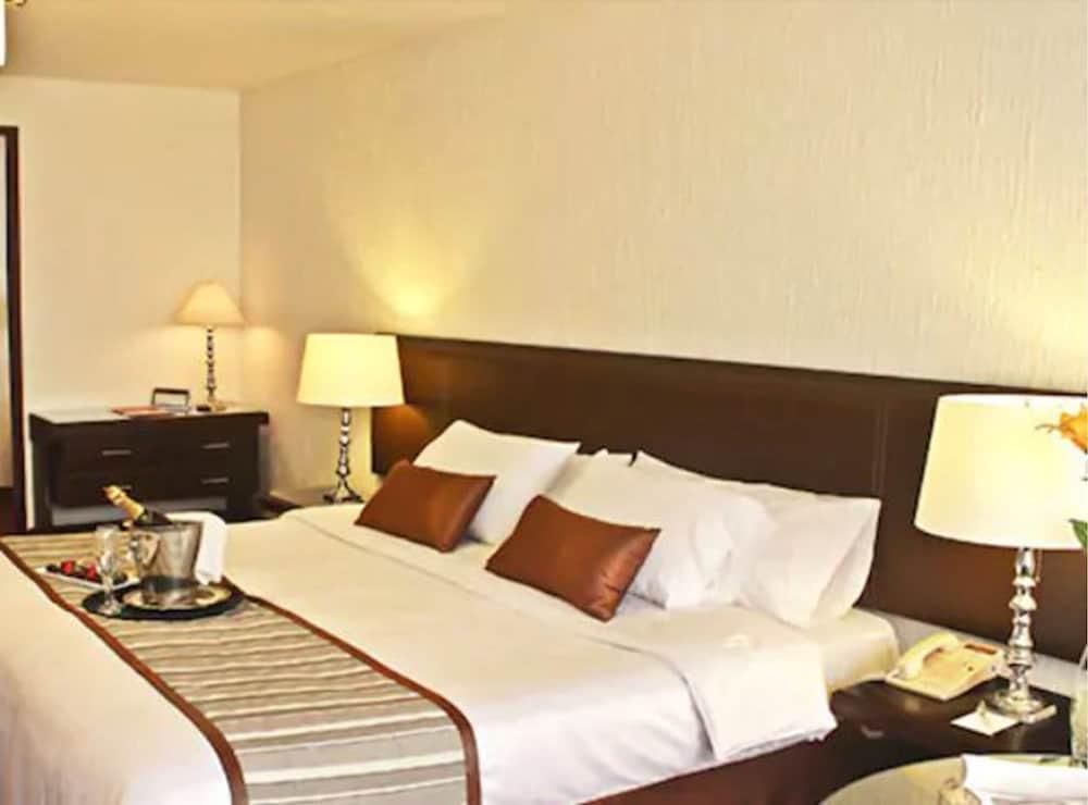 Hotel CEO Morelia Exterior foto